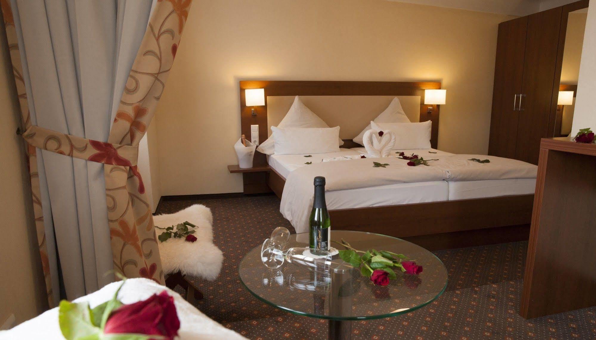 Stadt-Gut-Hotel Gasthof Goldener Adler Швебиш-Халль Экстерьер фото