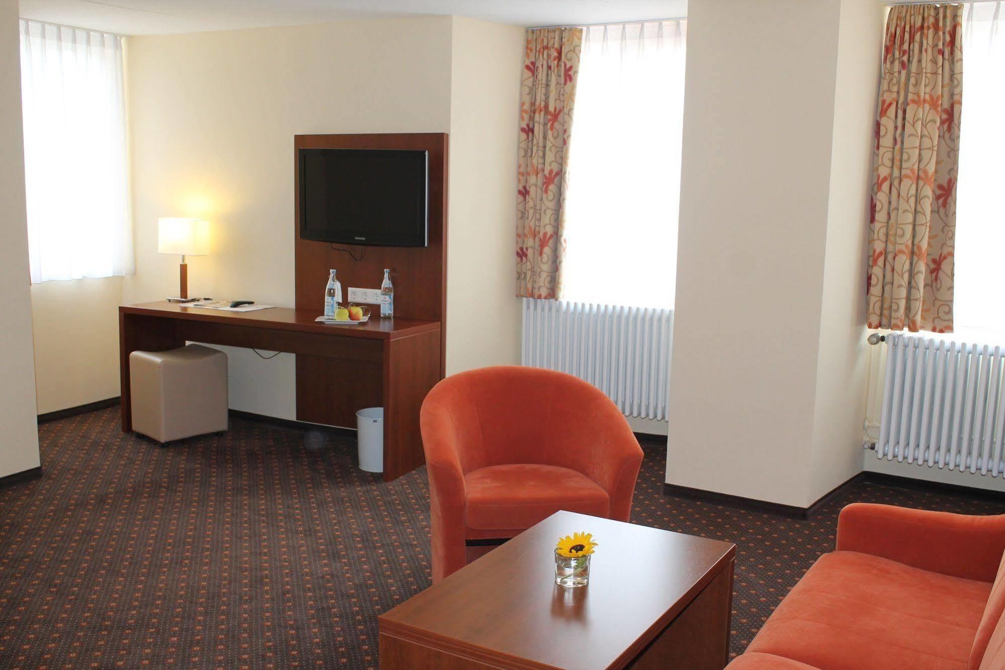 Stadt-Gut-Hotel Gasthof Goldener Adler Швебиш-Халль Экстерьер фото