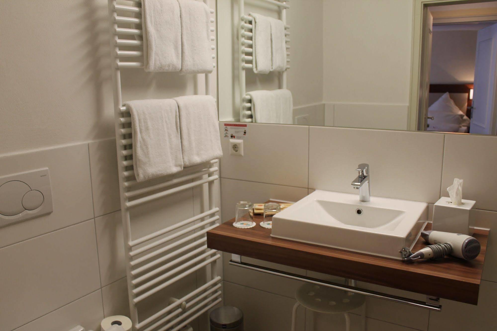 Stadt-Gut-Hotel Gasthof Goldener Adler Швебиш-Халль Экстерьер фото